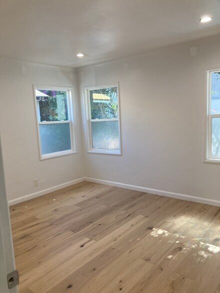 Building Photo - 10847 Hesby St