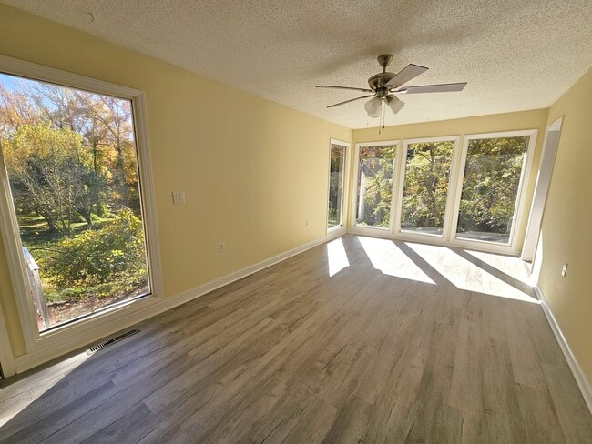 Building Photo - 609 Memorial Dr Ext