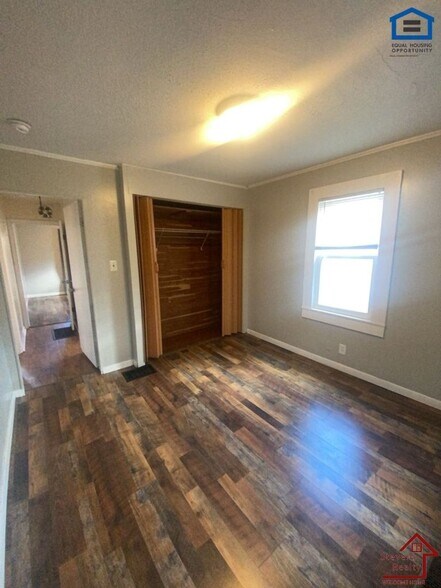 Building Photo - 3427 S Haven Rd