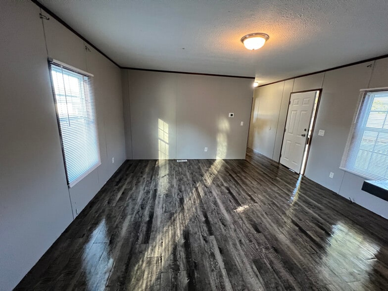 Building Photo - 177 Peach St