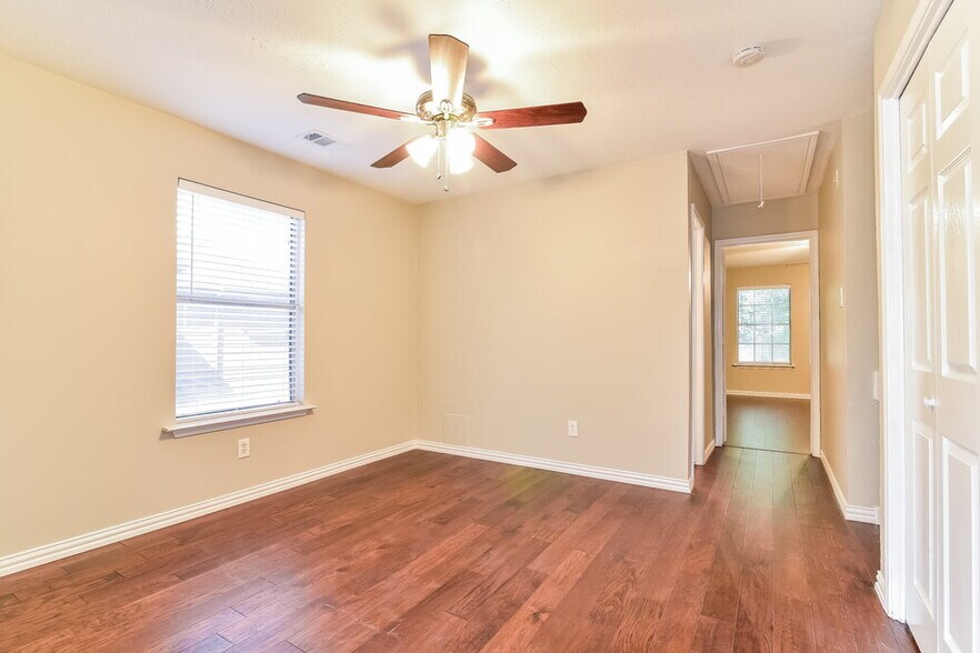 Building Photo - 9010 Walworth Dr
