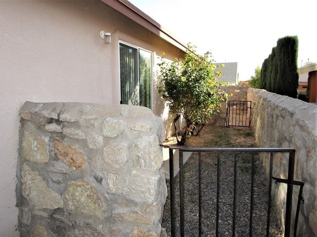 Building Photo - 12408 Tierra Maria Ct