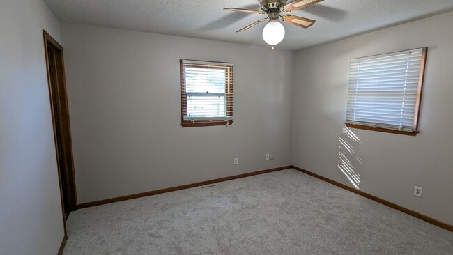 Building Photo - 3-bed home in Lewis Central school district