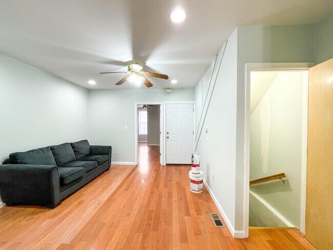 Living room - 1522 Mifflin St