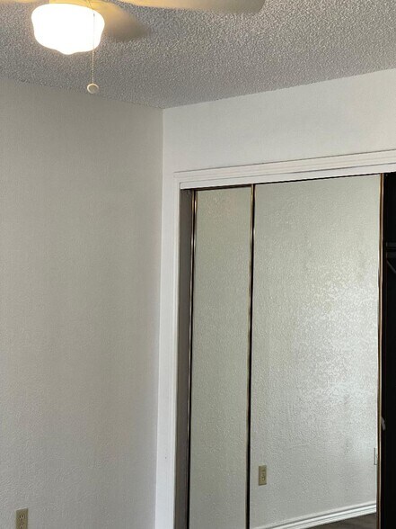 Building Photo - 1007 Spring Loop