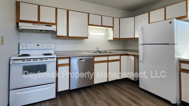 Building Photo - 2913 8th St N