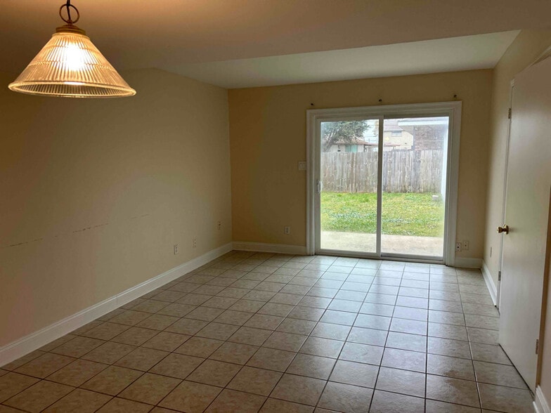 Building Photo - 3731 Bunker Hill Dr