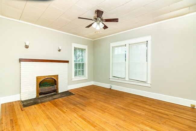 Building Photo - 704 N Military Ave