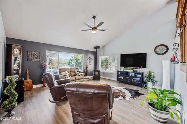 Building Photo - 1207 N Arrowhead Dr