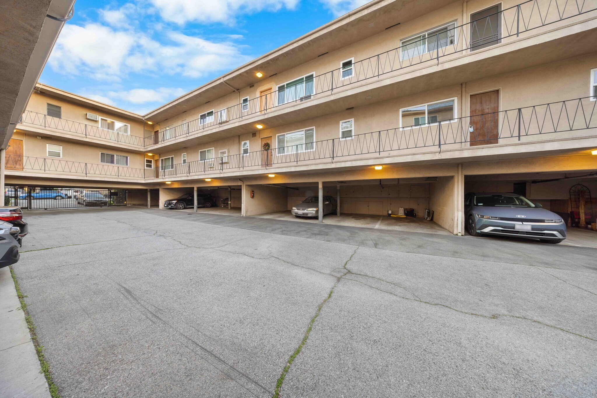 Building Photo - 211 E California Ave