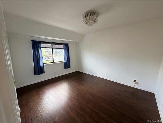 Building Photo - 5-20 115th St