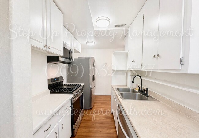 Building Photo - 22622 Twain Harte Dr