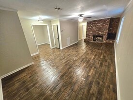 Building Photo - 516 Colynwood Dr