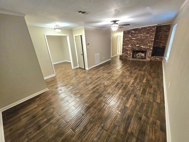 Building Photo - 516 Colynwood Dr