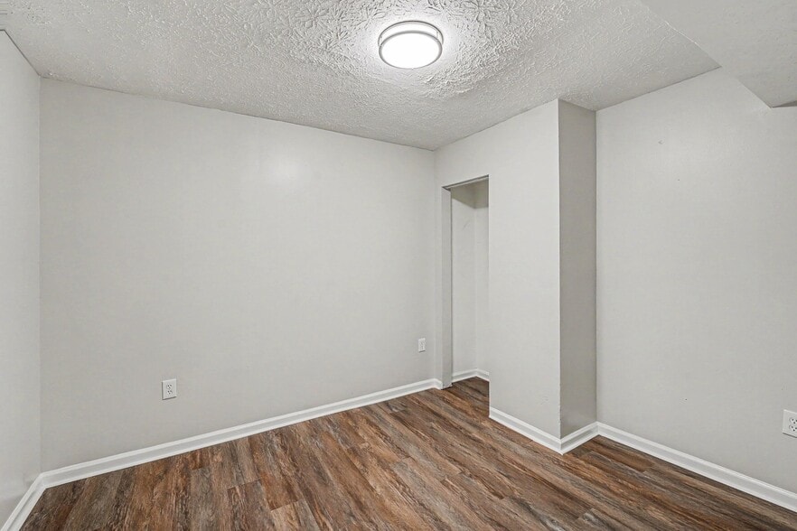Building Photo - 566 Glenwood Ave