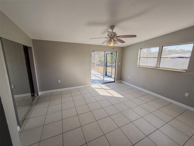 Building Photo - 818 Bayview Dr