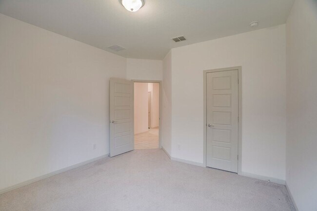 Building Photo - 5616 Monrovia Ln