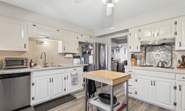 Building Photo - 1030 E Bethany Home Rd