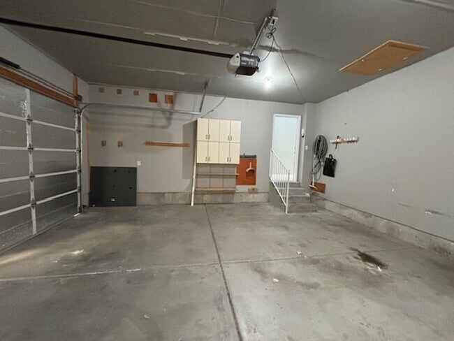 Building Photo - 2BR Apartment Close to Daybreak Marina and...