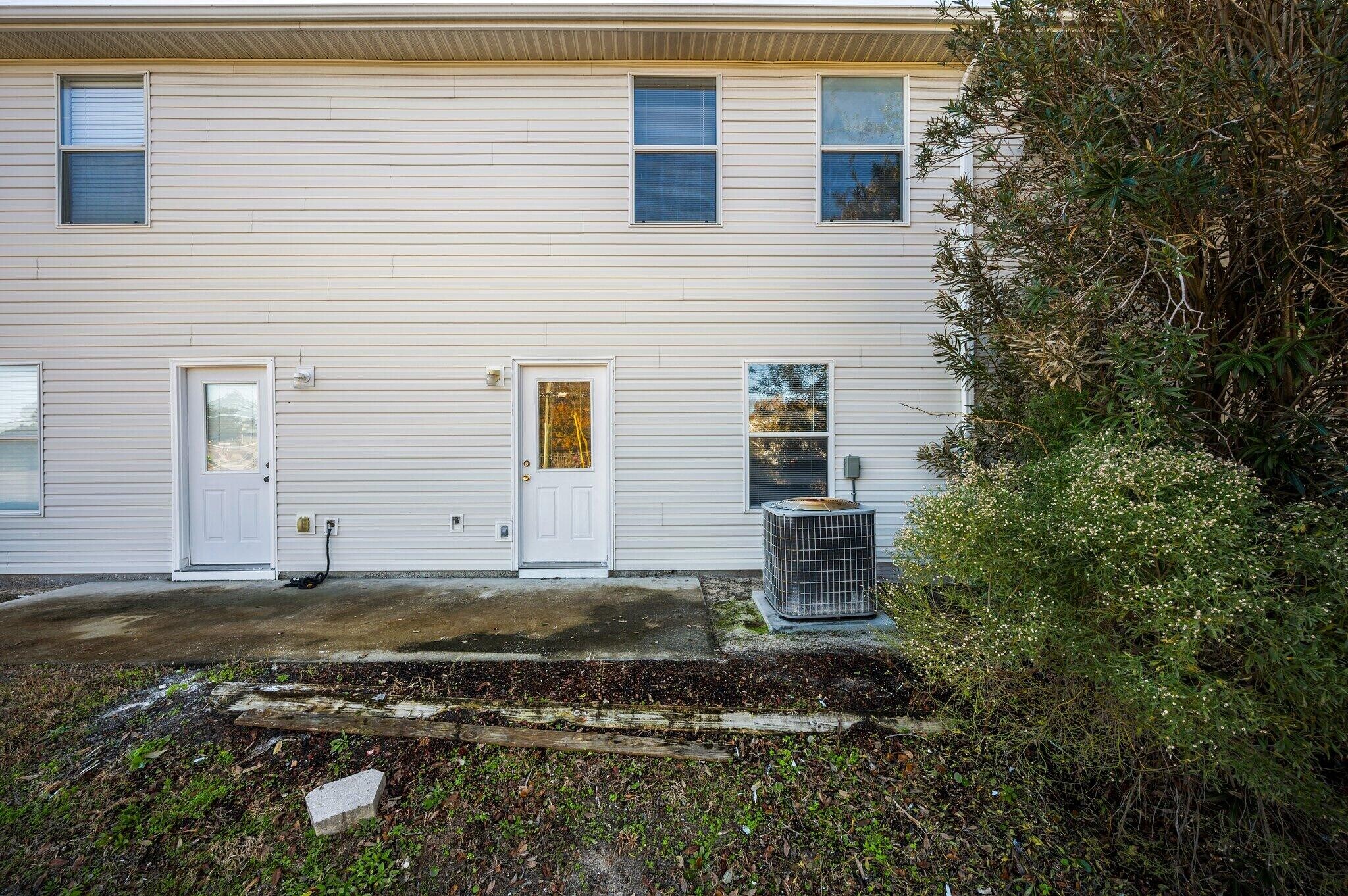 Building Photo - 1000 Airport Rd