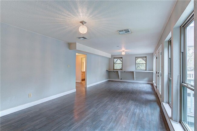 Building Photo - 19300 Crosswind Cir