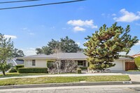 Building Photo - Mid-Century modern 3bd 2ba home located in...