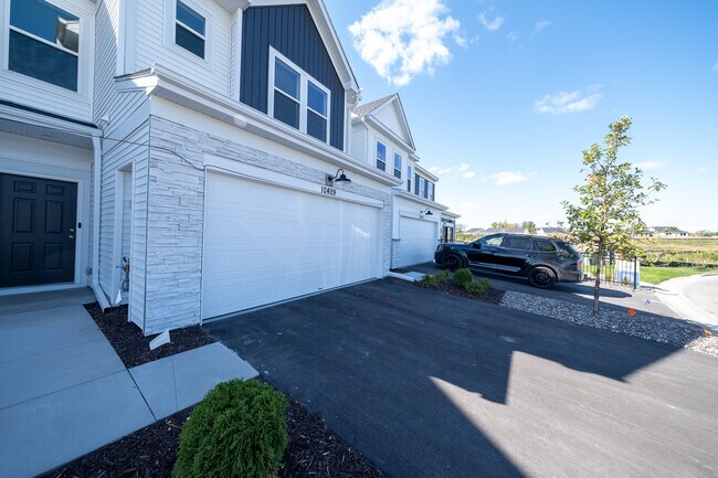 Building Photo - 10429 Ithaca Ln N