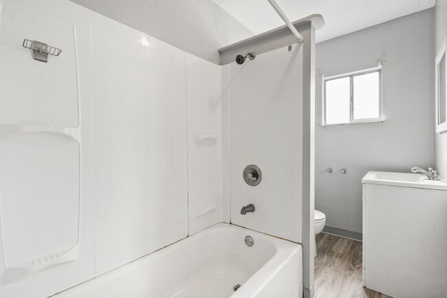 Building Photo - Three Bedroom + Den in the Heart of Bloomfield - Available October 10th!