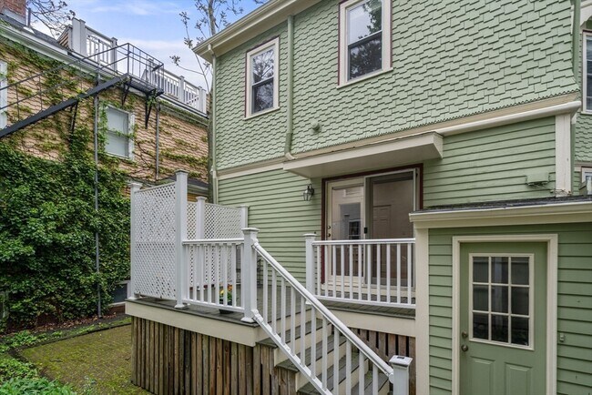 Building Photo - 53 Trowbridge St