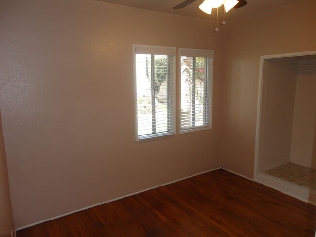 Building Photo - Two Bedroom One Bath Cottage with Hardwood Floors and Patio! Move in Special $1000 off 1st Month'...