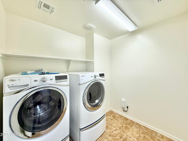 Building Photo - 4559 S Antonio
