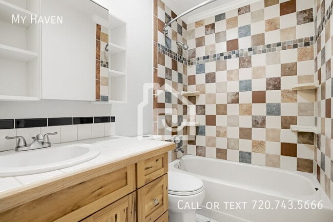 Building Photo - 5812 S Jericho Way