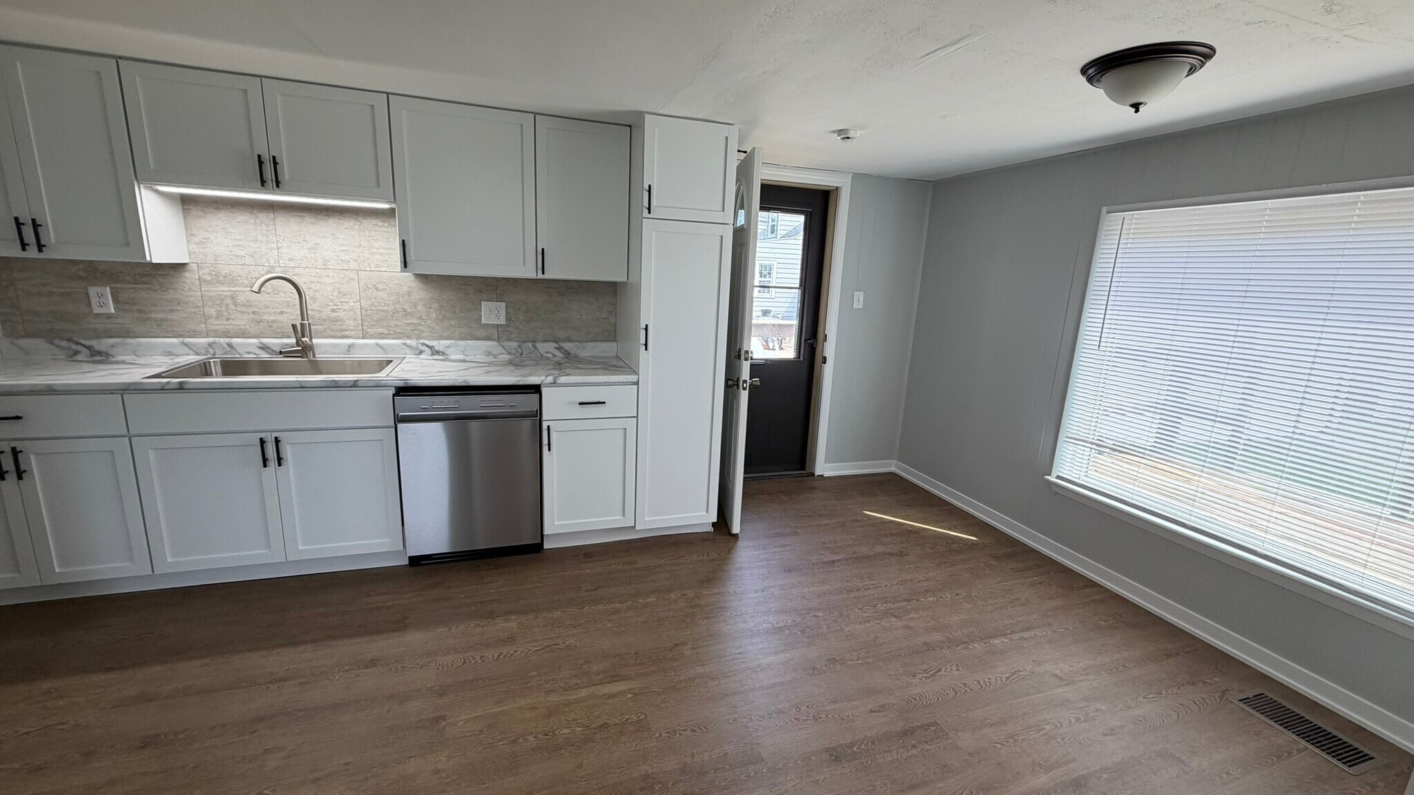 Building Photo - 4815 Lexington Blvd