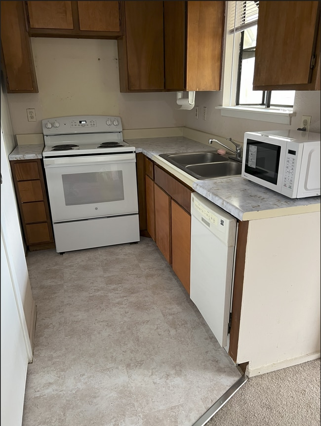 Kitchen - 7901 Cambridge St