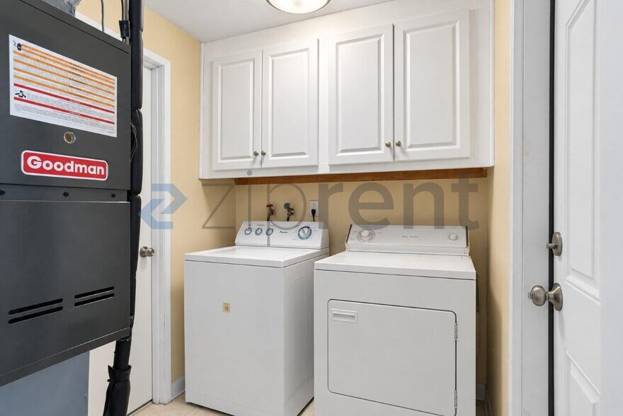 Building Photo - Unit