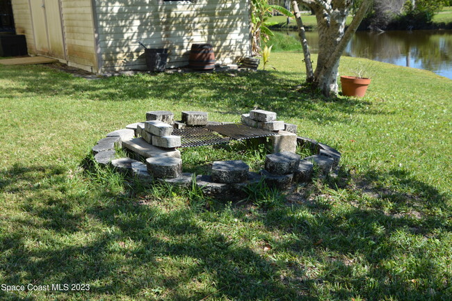 Building Photo - 1045 Pine Island Rd