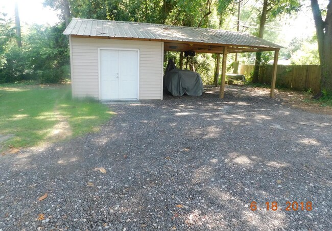 Building Photo - Charming All-Brick 2BR Home with Spacious Yard & Prime Columbia Location