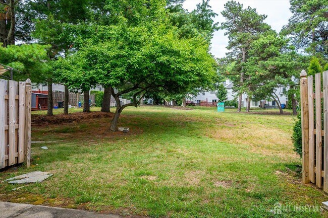 Building Photo - 822 Darlington Dr