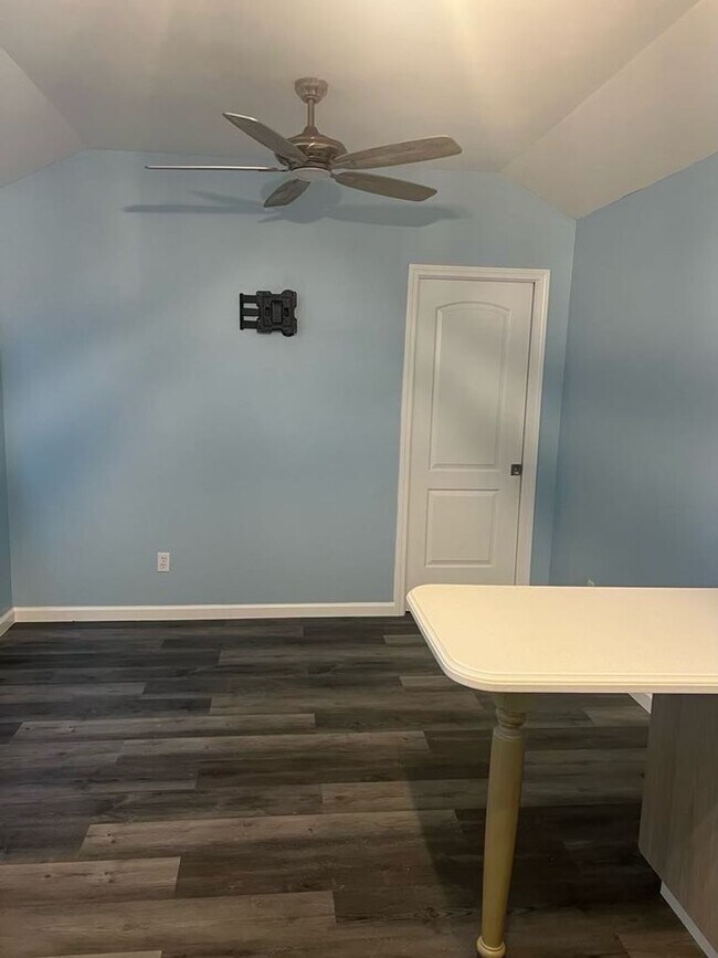 Building Photo - Tiny House for Rent