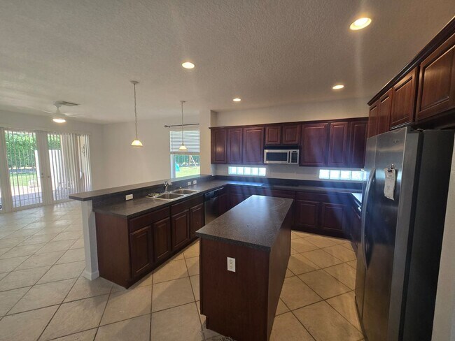 Building Photo - Bright + Spacious Home for Rent in West La...