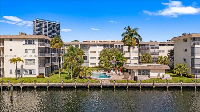 Building Photo - 2200 Diana Dr