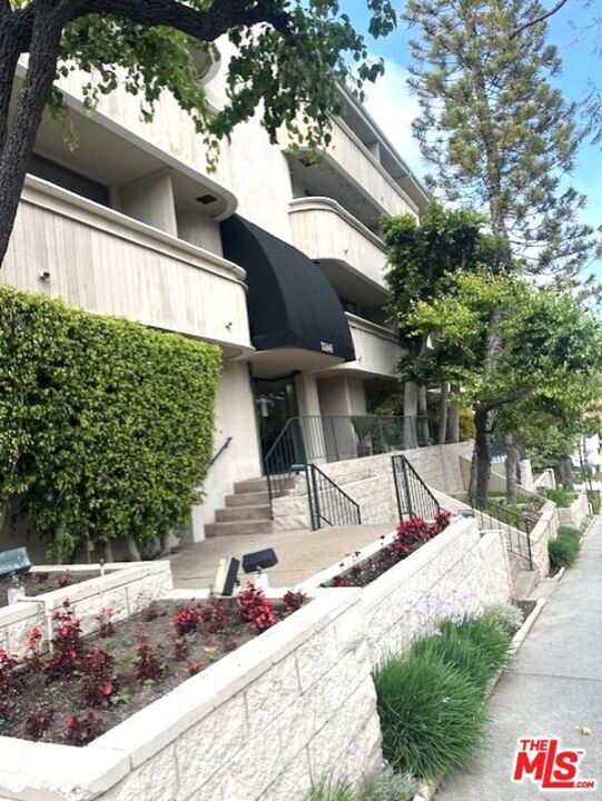 Building Photo - 11645 Montana Ave