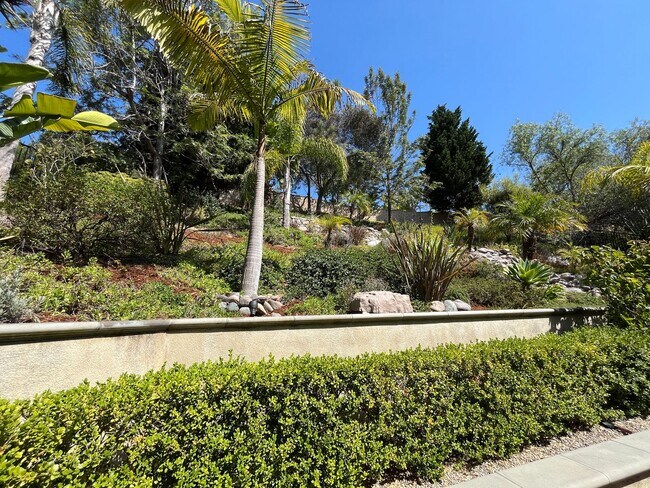 Building Photo - Elegant 5-Bedroom Carmel Valley Home with ...