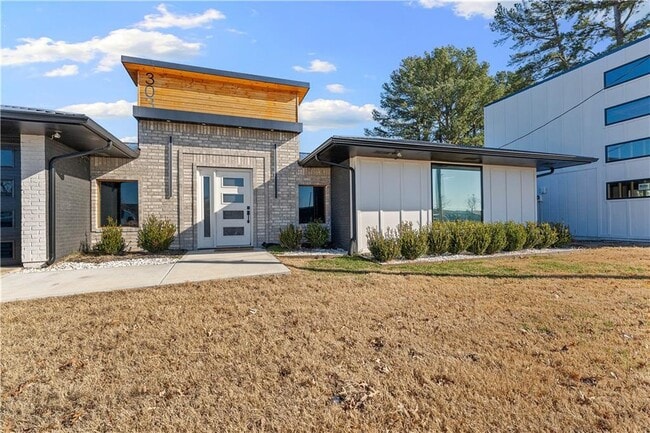 Building Photo - 303 S Promenade Blvd