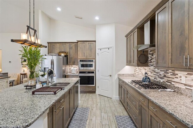 Building Photo - 735 Black Eagle Dr