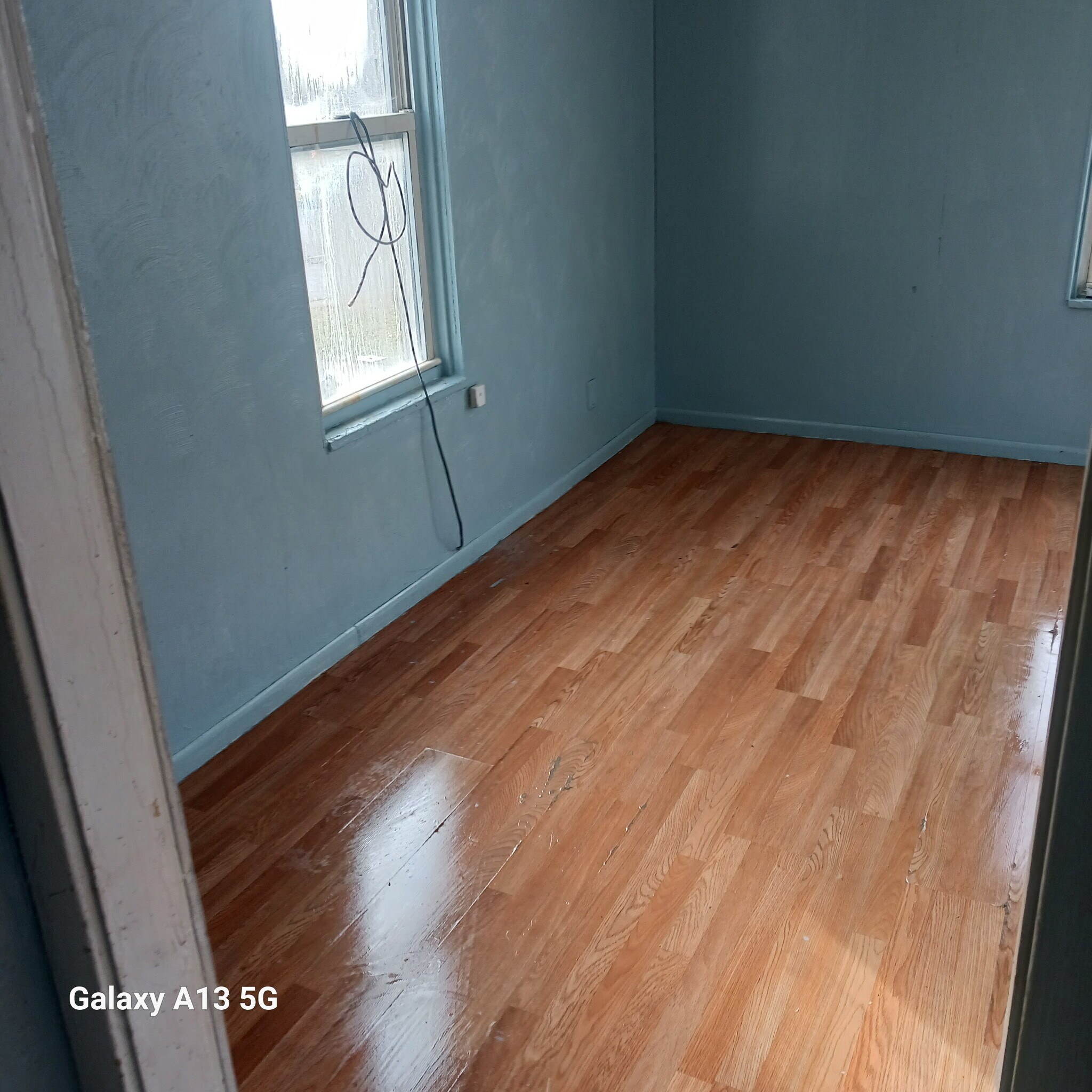 Building Photo - 1006 Victoria Ave