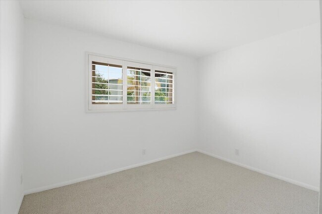 Building Photo - 577 Houston Dr