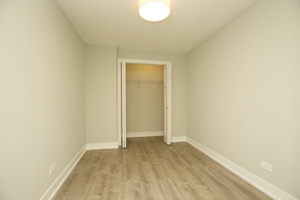 Building Photo - 509 W Barry Ave