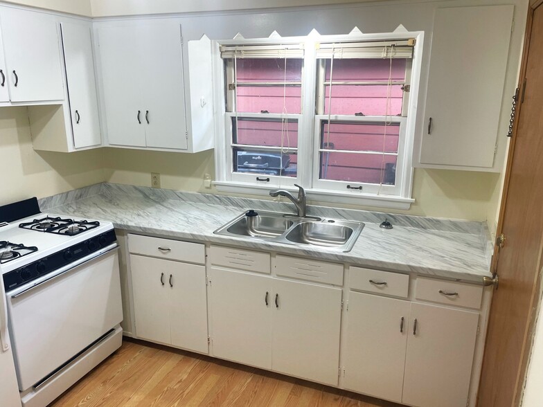 Building Photo - 409 Palomino Ln