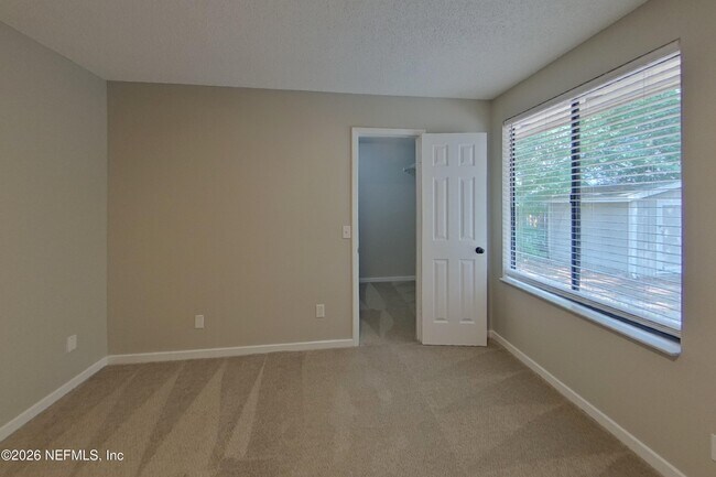 Building Photo - 12124 Roundham Ln N